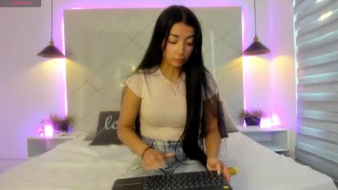 sarah_collens_ online show from 07.14.26