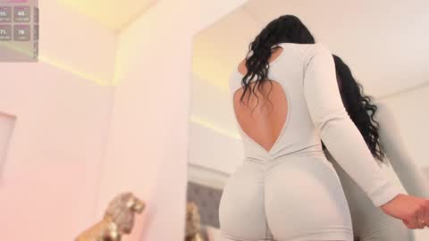 Snapshot of sarah_hiill chatting on 12.21.24 online show from 12.21.24