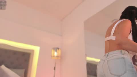 Snapshot of sarah_hiill chatting on 12.27.24 online show from 12.27.24