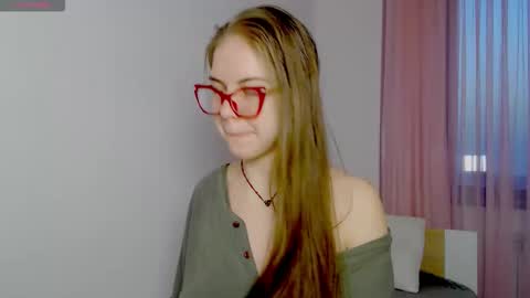 Snapshot of sarah_hs chatting on 03.14.26 Sarah online show from 03.14.26