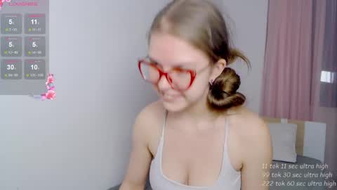 Snapshot of sarah_hs chatting on 04.15.26 Sarah online show from 04.15.26