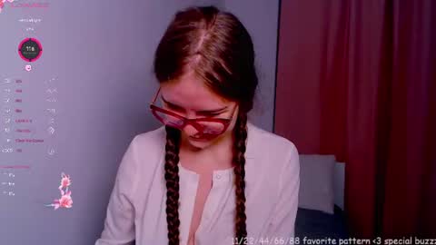 Snapshot of sarah_hs chatting on 06.14.26 Sarah online show from 06.14.26