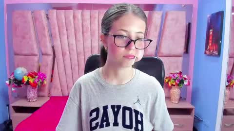 Snapshot of sarah_sweett_ chatting on 10.07.25 Sarah online show from 10.07.25