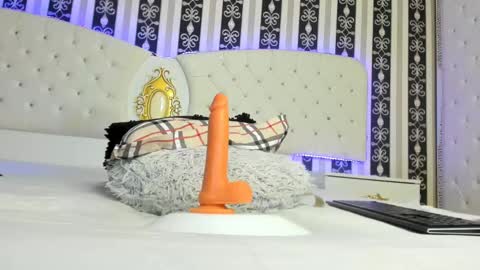 Snapshot of sarah_t33n chatting on 03.01.25 Sarah online show from 03.01.25