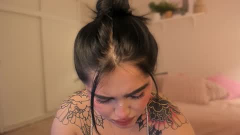 Snapshot of sarah_volkov chatting on 10.15.25 online show from 10.15.25