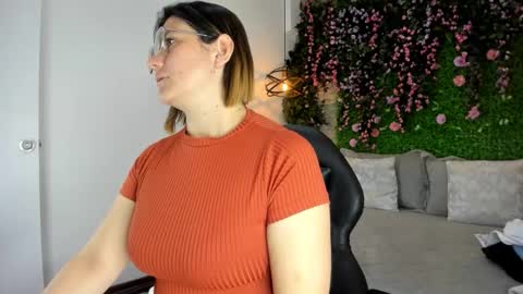 Snapshot of sarahdeyvis chatting on 01.08.26 Sarah Deyvis online show from 01.08.26