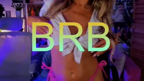 Snapshot of sarahholly chatting on 10.24.25 Divine Sarah NONUDE model online show from 10.24.25