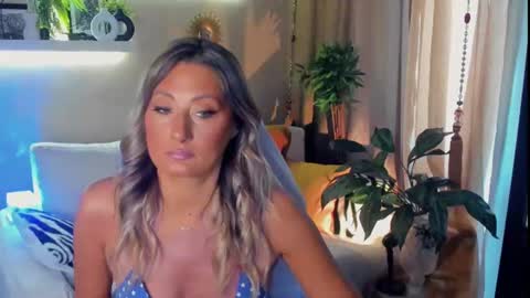Snapshot of sarahholly chatting on 07.05.26 Divine Sarah NONUDE model online show from 07.05.26