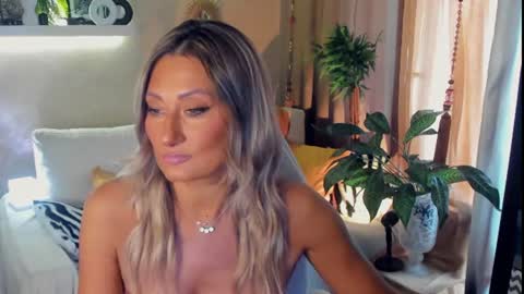 Snapshot of sarahholly chatting on 07.13.26 Divine Sarah NONUDE model online show from 07.13.26