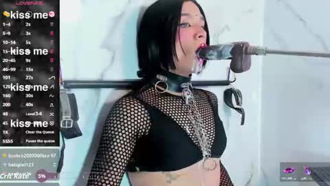 Snapshot of sarahi_camila chatting on 06.18.26 online show from 06.18.26