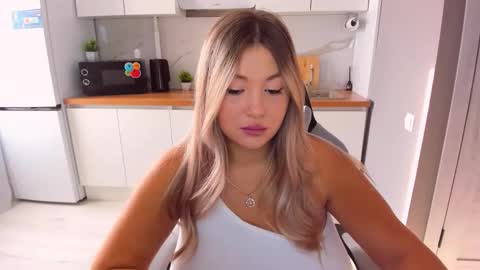 Snapshot of sarahmils chatting on 09.16.25 Sarah online show from 09.16.25