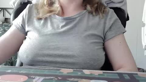 Snapshot of sarahpmummy chatting on 04.27.26 Sarah online show from 04.27.26
