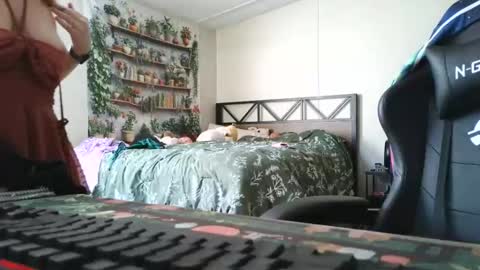 Snapshot of sarahpmummy chatting on 05.19.26 Sarah online show from 05.19.26