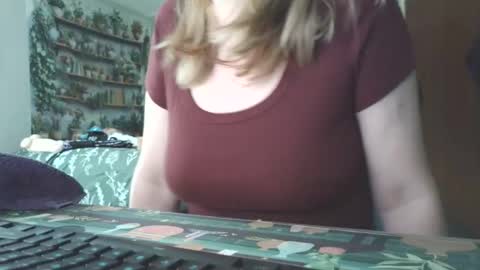 Snapshot of sarahpmummy chatting on 05.26.26 Sarah online show from 05.26.26