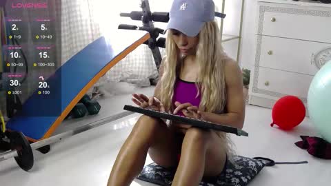 Snapshot of sarahraiynex chatting on 03.26.26 sarahraiynex online show from 03.26.26