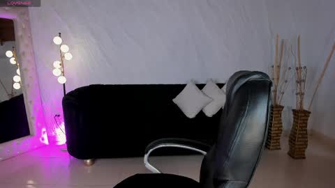 Sarah Rhodes online show from 05.31.26