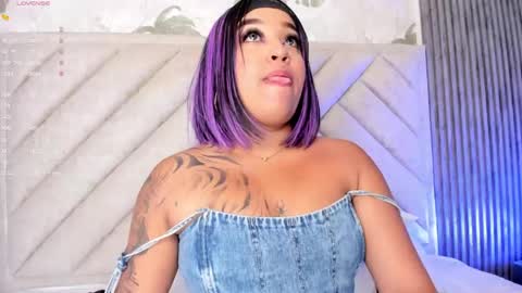 Snapshot of sarahrizof chatting on 04.15.26 Sara online show from 04.15.26