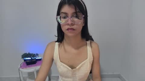 Snapshot of sarahsmitt chatting on 10.10.25 Sarah online show from 10.10.25