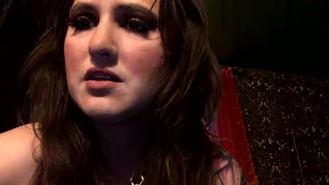 Snapshot of sarahsweetie17 chatting on 09.10.25 sarahsweetie17 online show from 09.10.25