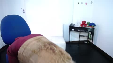 Snapshot of saralovens chatting on 12.23.24 Saraloves online show from 12.23.24