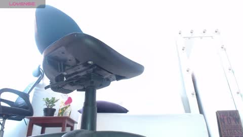 Saraloves online show from 04.21.26