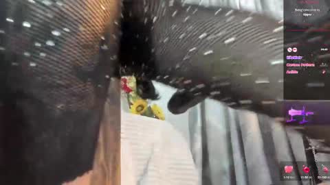 Snapshot of saramartins01 chatting on 01.11.25 jhoa online show from 01.11.25