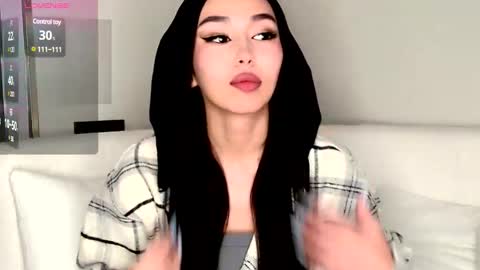 Mia online show from 12.11.24