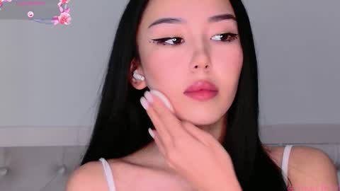 Mia online show from 10.17.25