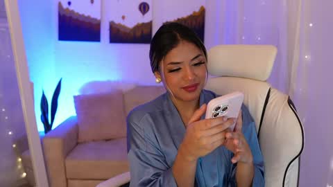 Snapshot of saraparisi_ chatting on 12.14.24 Sara online show from 12.14.24