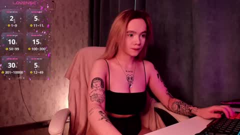 Snapshot of sararomoney chatting on 02.05.25 Sara online show from 02.05.25