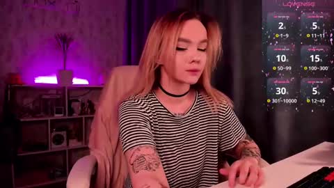 Snapshot of sararomoney chatting on 02.17.25 Sara online show from 02.17.25
