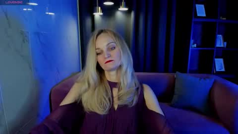 Snapshot of sarasubtlety chatting on 09.16.25 Sara online show from 09.16.25