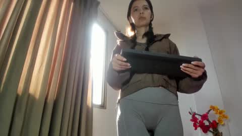 Snapshot of sarasweet_4 chatting on 09.23.25 Sara online show from 09.23.25