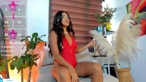 Snapshot of saray_cum chatting on 10.14.25 saray online show from 10.14.25