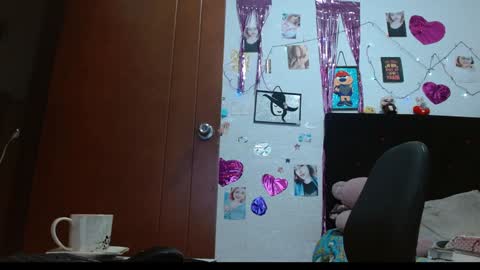 Snapshot of saray_extrovert1 chatting on 12.21.24 Sara Jimenez online show from 12.21.24