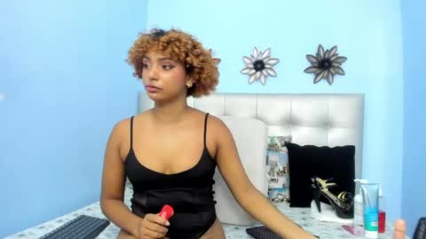 Snapshot of saray_sexy_love chatting on 04.29.26 saray_sexy_love online show from 04.29.26