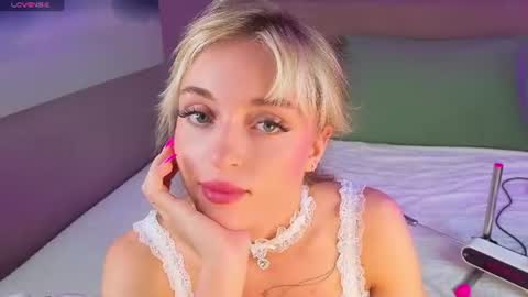 Snapshot of sasha_hardy chatting on 06.15.26 Sasha online show from 06.15.26