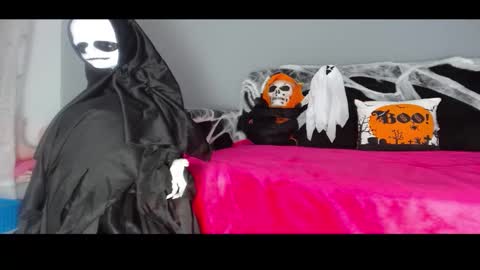 Snapshot of sasha_start chatting on 10.18.25 sasha start online show from 10.18.25