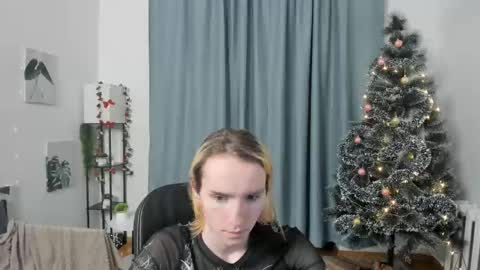 Snapshot of sasha_vesmus chatting on 12.16.25 Sasha Vesmus online show from 12.16.25