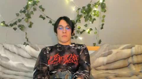 Snapshot of sasha_vesmus chatting on 05.16.26 Sasha Vesmus online show from 05.16.26