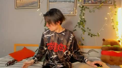 Snapshot of sasha_vesmus chatting on 05.20.26 Sasha Vesmus online show from 05.20.26