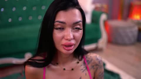 Snapshot of sashaferrera chatting on 02.14.25 Dennise online show from 02.14.25