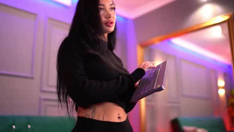 Snapshot of sashaferrera chatting on 02.16.25 Dennise online show from 02.16.25