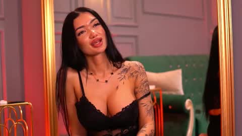 Snapshot of sashaferrera chatting on 02.20.25 Dennise online show from 02.20.25