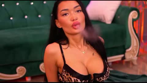 Snapshot of sashaferrera chatting on 02.22.25 Dennise online show from 02.22.25