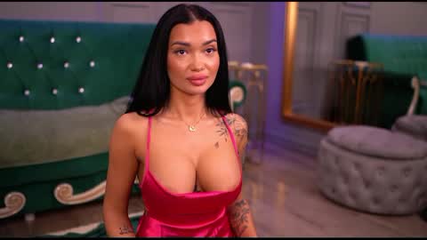 Snapshot of sashaferrera chatting on 02.25.25 Dennise online show from 02.25.25