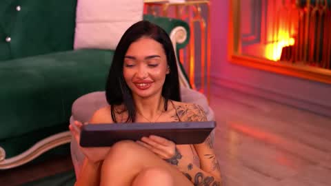 Snapshot of sashaferrera chatting on 03.04.25 Dennise online show from 03.04.25