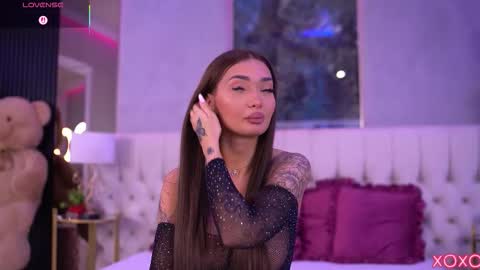 Snapshot of sashaferrera chatting on 09.26.25 Dennise online show from 09.26.25