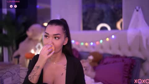 Snapshot of sashaferrera chatting on 10.30.25 Dennise online show from 10.30.25