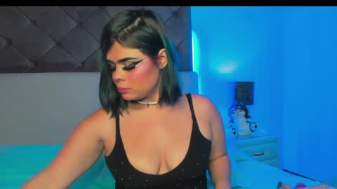 Snapshot of sashajune chatting on 01.02.25 selene online show from 01.02.25